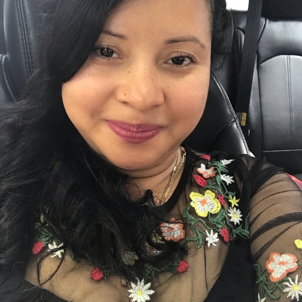 Meet your Posher, Claudia